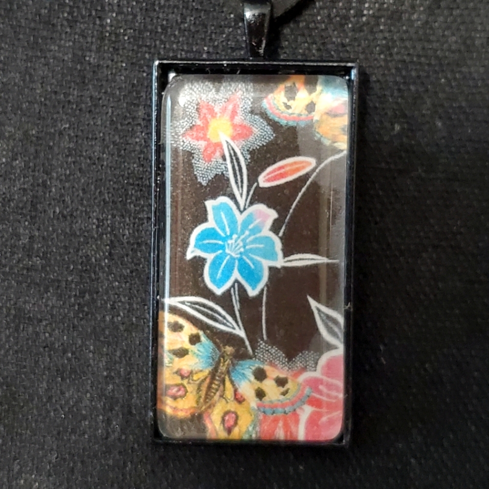 🙏 HAND CRAFTED glass cabochon vintage floral butterfly necklace
